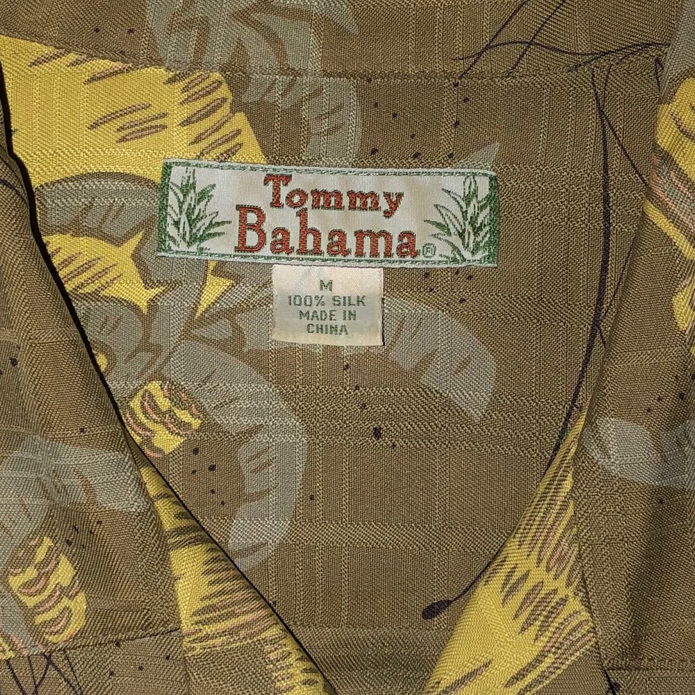 Tommy Bahama Men’s Silk Short Sleeve Buttondown - Picture 4 of 8